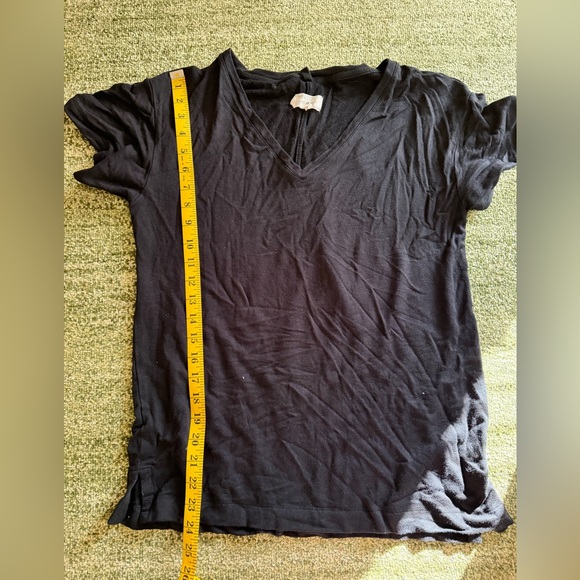 ‼️NWOT‼️ Lou & Grey black v neck - Picture 4 of 6